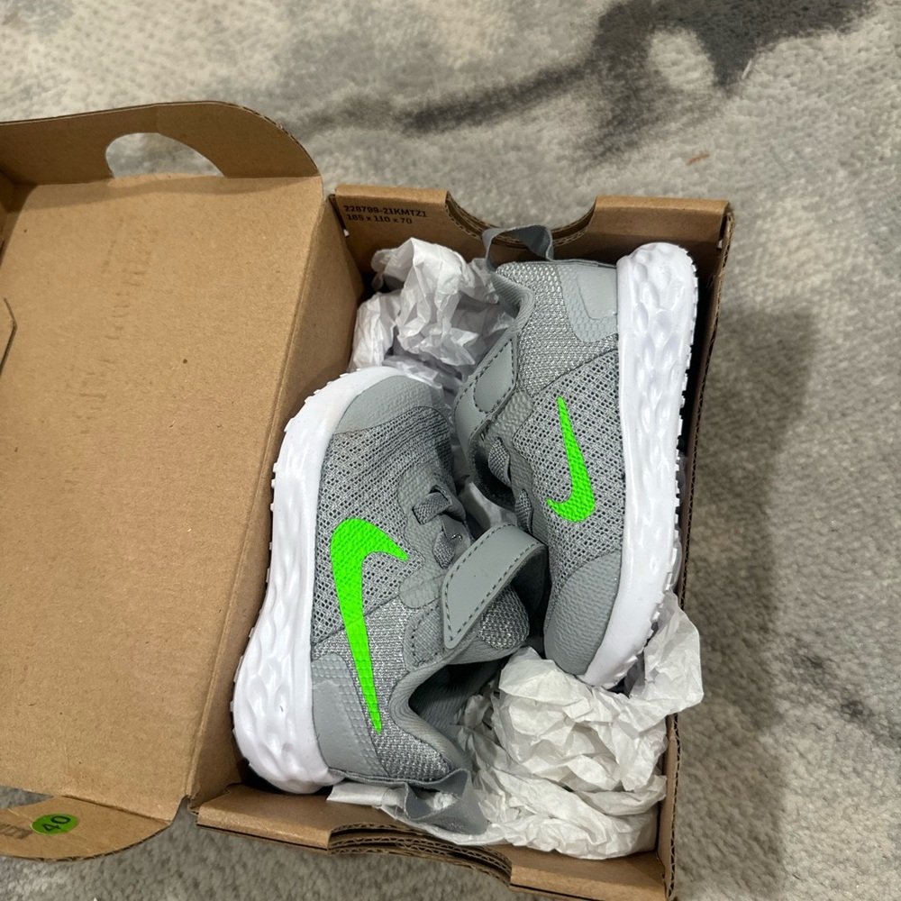Nike infant sneakers size 2C new with box